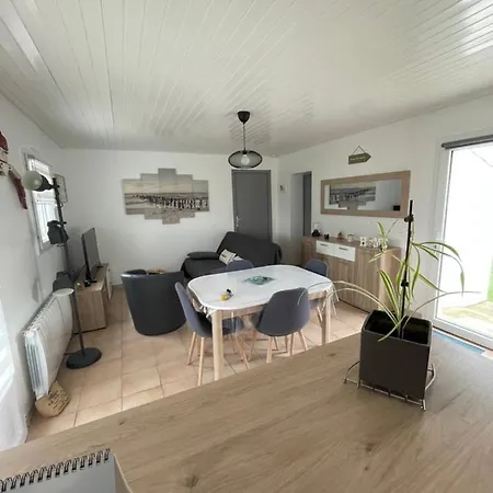 Petite Maison Au Calme, Dans Une Impasse L'Epine  Exterior photo