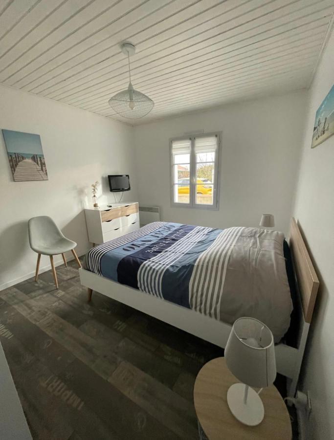 Petite Maison Au Calme, Dans Impasse * L'Epine (Vendee)
